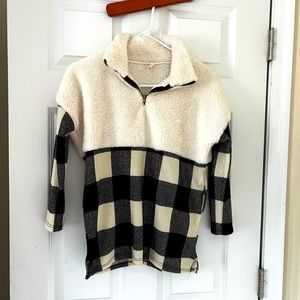 GTOG KIDS BOUTIQUE BUFFALO PLAID SWEATSHIRT FLEECE M